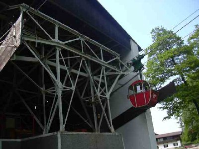 Kampenwandbahn rote Gondel.jpg