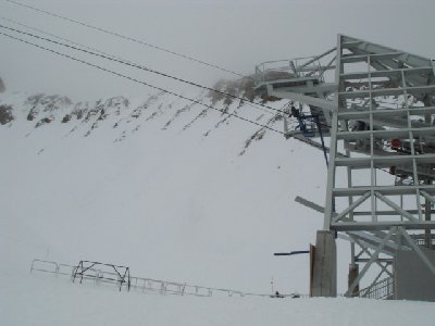 Schilift welcher zur Bergspitze führt nur doppelschwarze Pisten führen dort hinunter, hab es leider nicht probiert mein Kollege wollte nicht mit ;-)