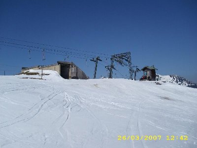 Bergstation. (Der linke Lift war in Betrieb)