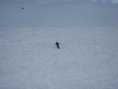 ...und der verspurte Tiefschnee unterhalb der Bergstation.