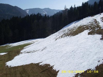 Auf den Talabfahrten nur noch letzte Schneehaufen
