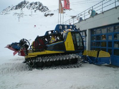 prinoth everest power!die pistenraupen der smbb sind alle so gelb/blau lackiert.