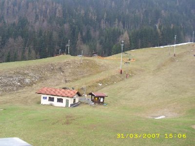 Idelhanglift-Talstation - War heuer oftmals der einzige Lift, an dem Skibetrieb möglich war.
