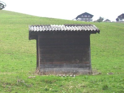 Talstation des LSAP-Lechenlifts. Hier ist (noch) alles ruhig zwischen Brünnstein und Hocheck ...