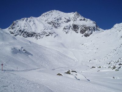 mit einem bißchen Schuß kam man, Dank des hervorangendem Schnees überall drüber ohne Ski oder Board abzuschnallen...
