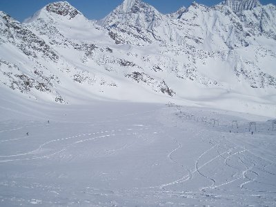 Einstieg neben der Piste Nr.9 am Daunferner  ( Jungs und Mädels, das war der Wahnsinn!!! was für geiler Schnee!!! ) leider auf den Bildern etwas schwer zu erkennen, weil die Bilder komprimiert sind.