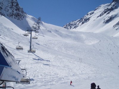 Talstation der 6er Sesselbahn Fernau samt Trasse