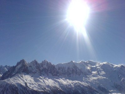 Sonne, Sonne, Sonne im Hintergrund die wunderschöne Landschaft.