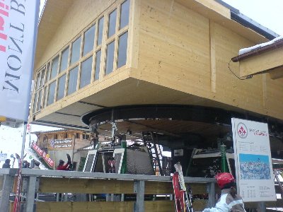 Talstation Les Houches - Neue Gondelbahn. Hier gab es nie Wartezeiten. Kleines aber sehr feines Skigebiet.