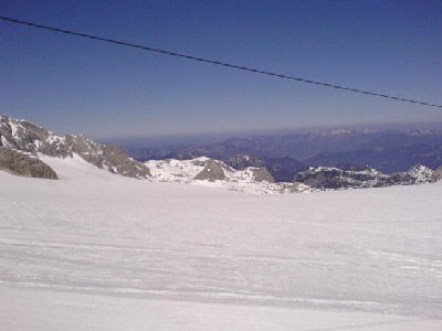 Blick Richtung Gosaugletscher...zwar auch flach, aber n Lift wäre da doch möglich oder nicht?
