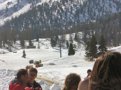 Die Mannschaftstransporter im Anmarsch.