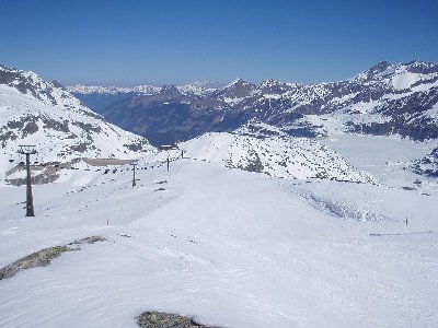 Blick ins Tal (links ist der Weißsee, in der Mitte liegt die Rudolfshütte und rechts ist der Tauernmoossee)