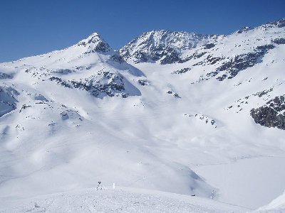Blick auf den Tauernkogel 2683m, die Granatspitze 3086m und den Sonnblick 3088m und das Ex-Sommerskiglände (Olympiahang)