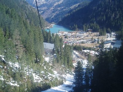 Enzingerboden mit der Talstation der Weißseebahn