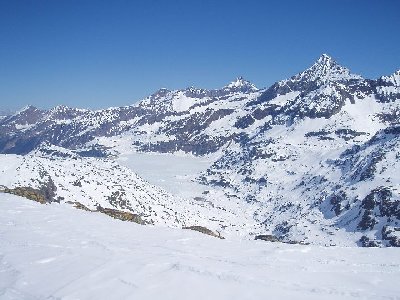 Blick zum Tauernmoossee, in der Bildmitte ist das Kitzsteinhorn