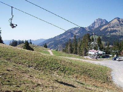 die Trasse des 1er Sessels geht leicht berabab