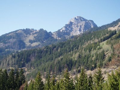 man erkennt am Wendelstein auch den Bocksteinlift, das Haus und das Observatorium
