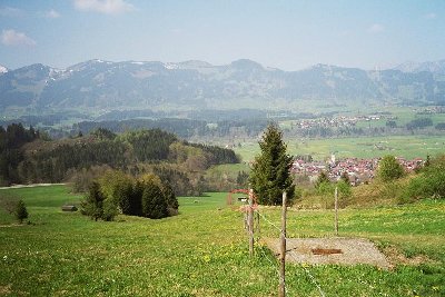 Nochmal mit Rotstift bearbeitet. Unten ist die Talstation ganz klein erkennbar.