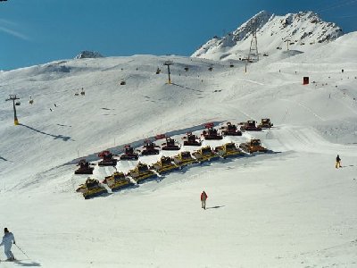 da standen sie...die pistenraupen der SMBB im jahre 2003...