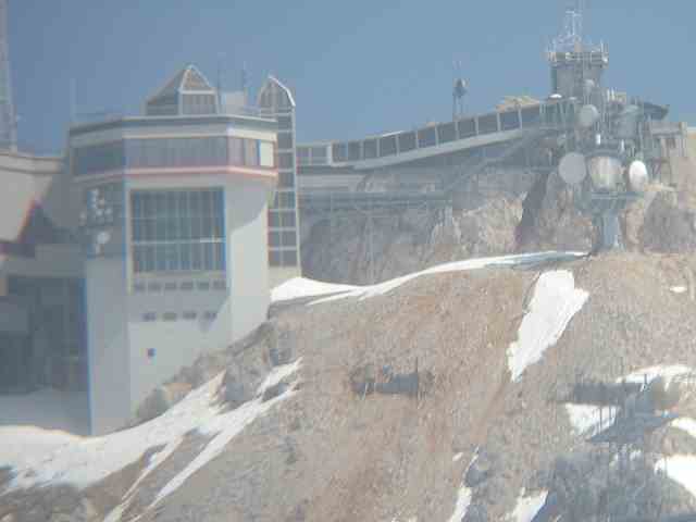 die alte Tiroler Zugspitzbahn hatte hier ihre Bergstation der 3. Sektion, die nur 280 m lang war