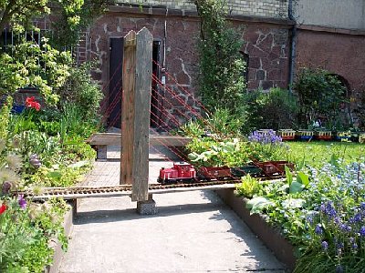 Harte Gartenfahrt<br />(sowas  sehen einige doch gern) <br />Die Brücken waren mal ein Sandkasten! lol