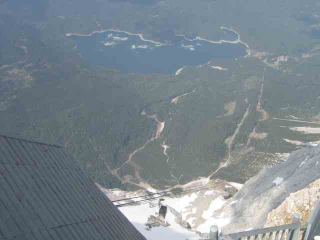 Eibseebahn mit Eibsee.jpg