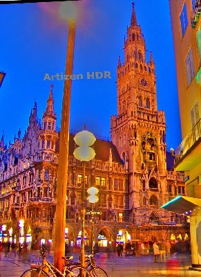 Marienplatz München HDR - sorry durch die Kompression ging die schärfe etwas verloren...
