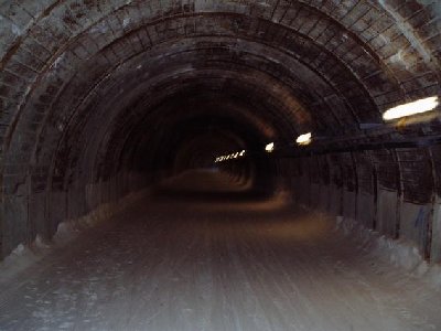 ganz schön langer Skitunnel