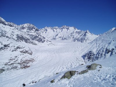 An der Bergstation präsentiert sich zum ersten Mal der Aletschgletscher
