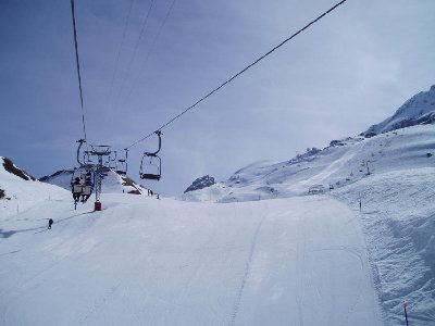 2-KSB Engstlenalp. Im Hintergrund der Jochstock-Express