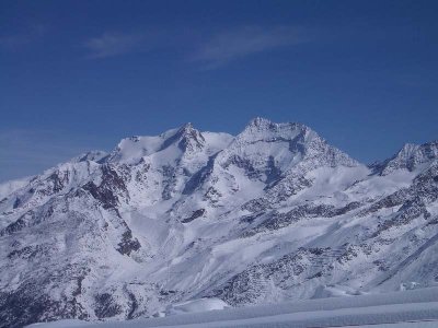 Das Skigebiet von Saas Grund von Saas Fee aus gesehen