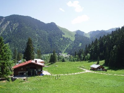 rechts nebenbei der Babylift und im Hintergrund ist der Taubenstein zu erkennen
