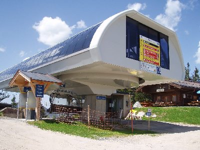 Bergstation der Suttenbahn, es war eh nix los, also entspannte sich der Liftboy...