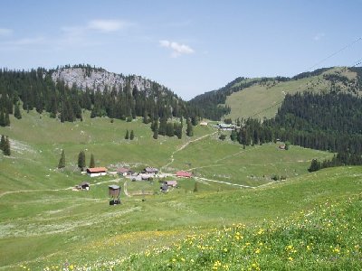 im Vordergrund das Häuschen der Sprengbahn