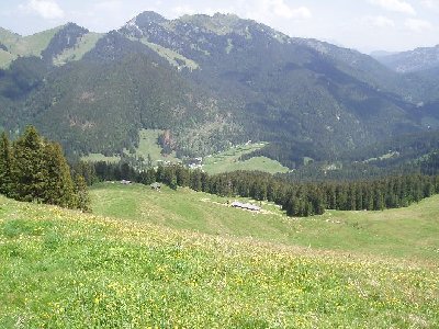 von hieraus geht eine schwarze Abfahrt (früher war es eine Ski-Route, meines Erachtens )bis hinunter zum Valeppa-Lift runter.. Landschaftlich sehr schön!!!