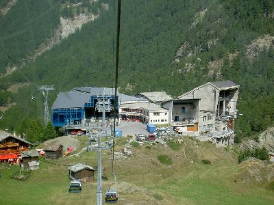 Die Sation Furi. In der mittleren Station, ehemalige Talstation Furi- Furgg, befindet sich jetzt ein Teil der Garage des Riffelbergexpresses.