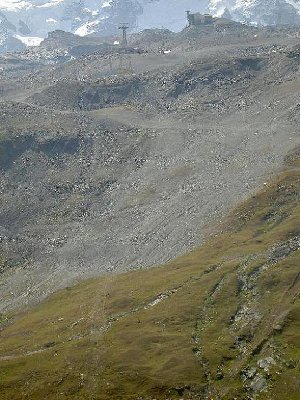 Die Trasse von Furgg nach Trockensteg von Schwarzsee aus gesehen.