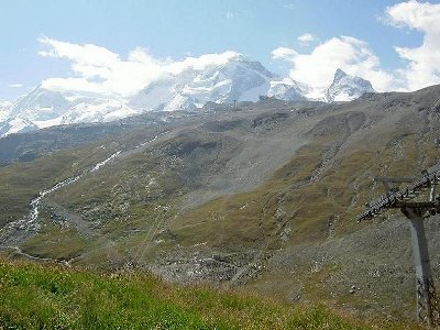 Die Trasse von Furgg nach Trockensteg von Schwarzsee aus gesehen.