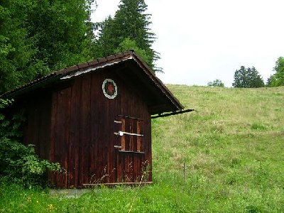 Skihütte am Pistenrand