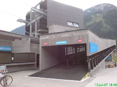 Wartebereich/Zugang zur neuen Talstation