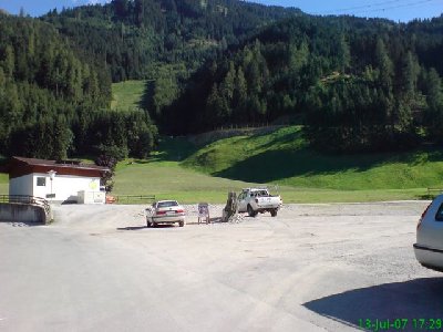 Die Talstation der alten Bahn ist bereits komplett abgrissen - ebenso Stütze 1 - Stütze 2 steht noch zur Flugsicherung und die alte Bergstation bleibt auch stehen - Verwendungszweck jedoch noch offen