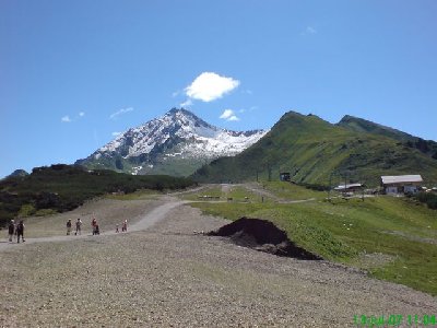 Wahnsinn - oben am Gipfel liegt ja noch NEUSCHNEE :-)))