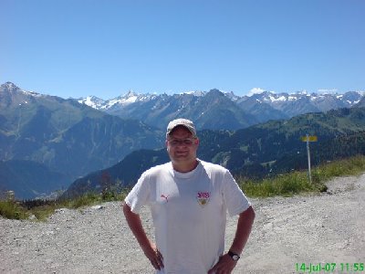 für alle die mich noch nicht kennen - meine Wenigkeit (mit Meister-Shirt *grins*)