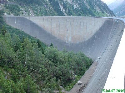hier nochmals die große Staumauer