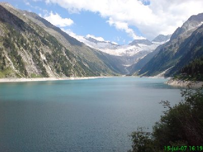 schaut Euch die heute noch vorhandene Gletschermasse gut an - gleich kommt noch ein Schocker...