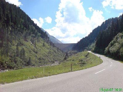 am nächsten Tag - die Schlegeisstaumauer. Über 700 Meter lang und 131 Meter hoch