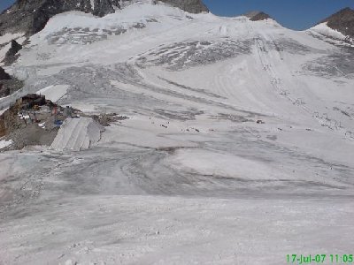 im Bereich der Gletscherhütte dann blankes Eis