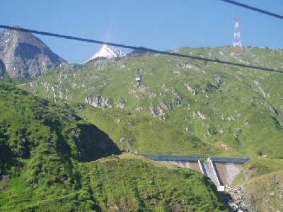 Die alte Pendelbahn war heute auch den ganzen Tag in Betrieb, um Baumaterial zu transportieren