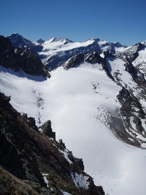leider fehlt mir hier der Anschluß an die nächste AV-Karte, um Euch mit mehr Höhenangabe zu unterichten