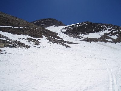 im Steilhang bis auf eine Stelle keine Steine!!